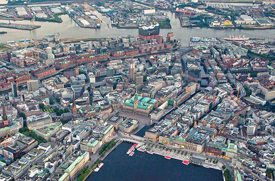 Familien-Rundflug über Hamburg für 3 - 4