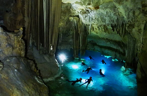 Abenteuer- und Schnorchelausflug in der Piratenhöhle auf Mallorca