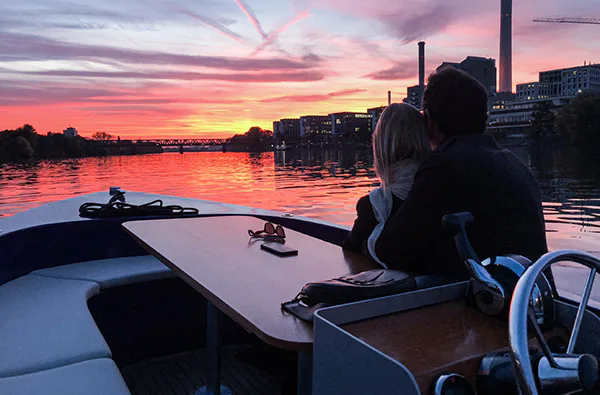 Boot selber fahren & Candle Light Dinner Frankfurt für 2 - 4
