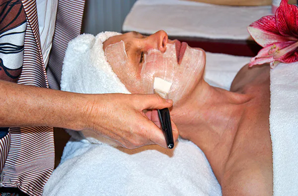 Beautyanwendung mit Massage München (1,5 Std.) - 2