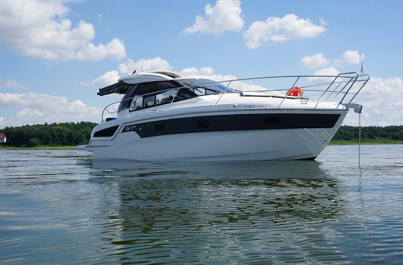 Motoryacht Waren (Family & Friends - 4 Std.)