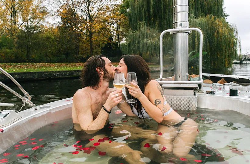 Floating Hot Tub für 2 Berlin (Romantik Special)