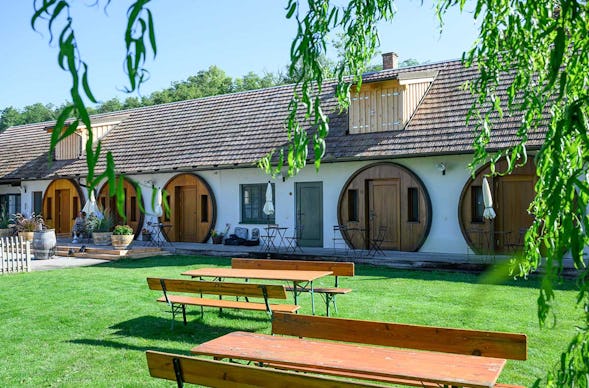 Romantikurlaub im Weinfass für 4 Grub an der March (2 Nächte)