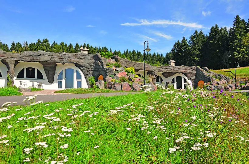 Übernachten im einzigartigen Erdhaus im Feriendorf Auenland für 2 (3 Nächte)