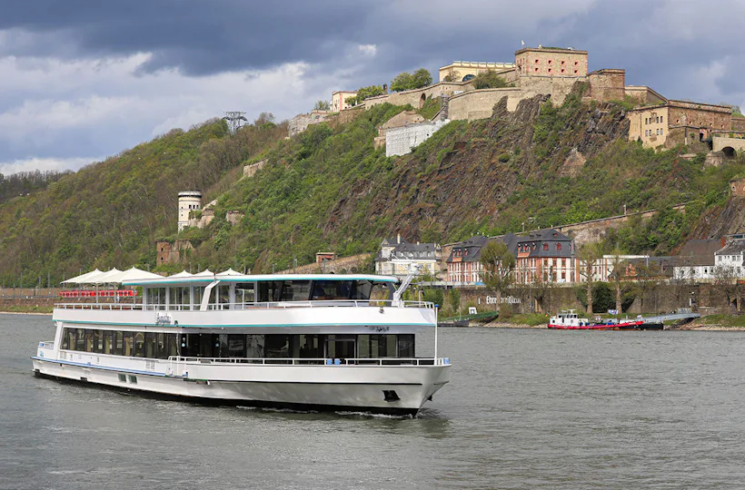 Weinwanderung und Schifffahrt auf der Mosel