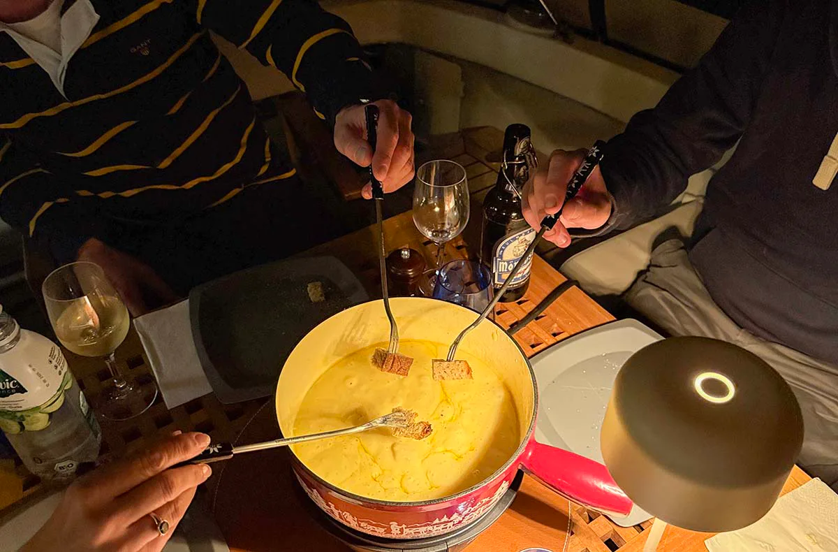 Yachttour mit Käsefondue Berlin für 4 - 5
