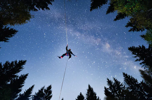 Ziplining bei Nacht im Pfälzerwald